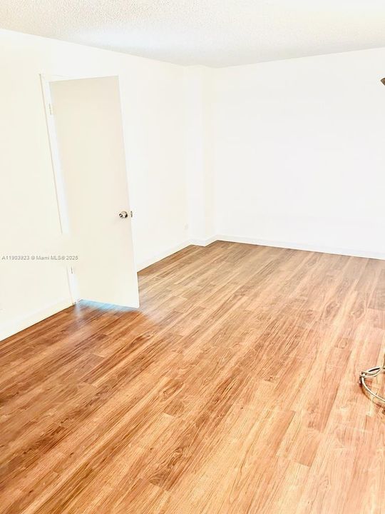 For Sale: $389,900 (2 beds, 2 baths, 1488 Square Feet)