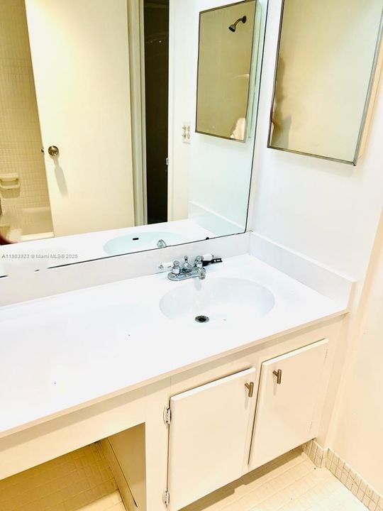 For Sale: $389,900 (2 beds, 2 baths, 1488 Square Feet)