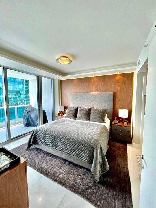 For Sale: $550,000 (1 beds, 1 baths, 799 Square Feet)