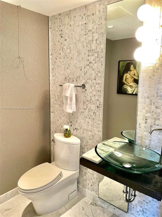 For Sale: $550,000 (1 beds, 1 baths, 799 Square Feet)