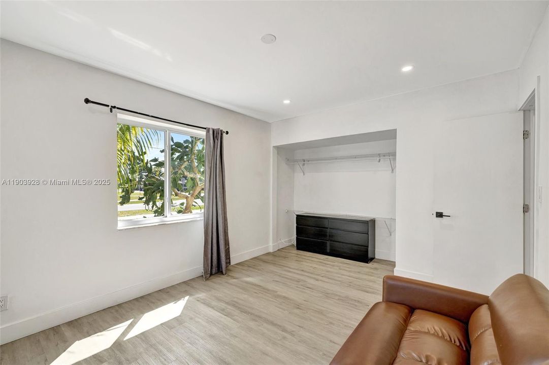 For Rent: $3,450 (3 beds, 2 baths, 1195 Square Feet)