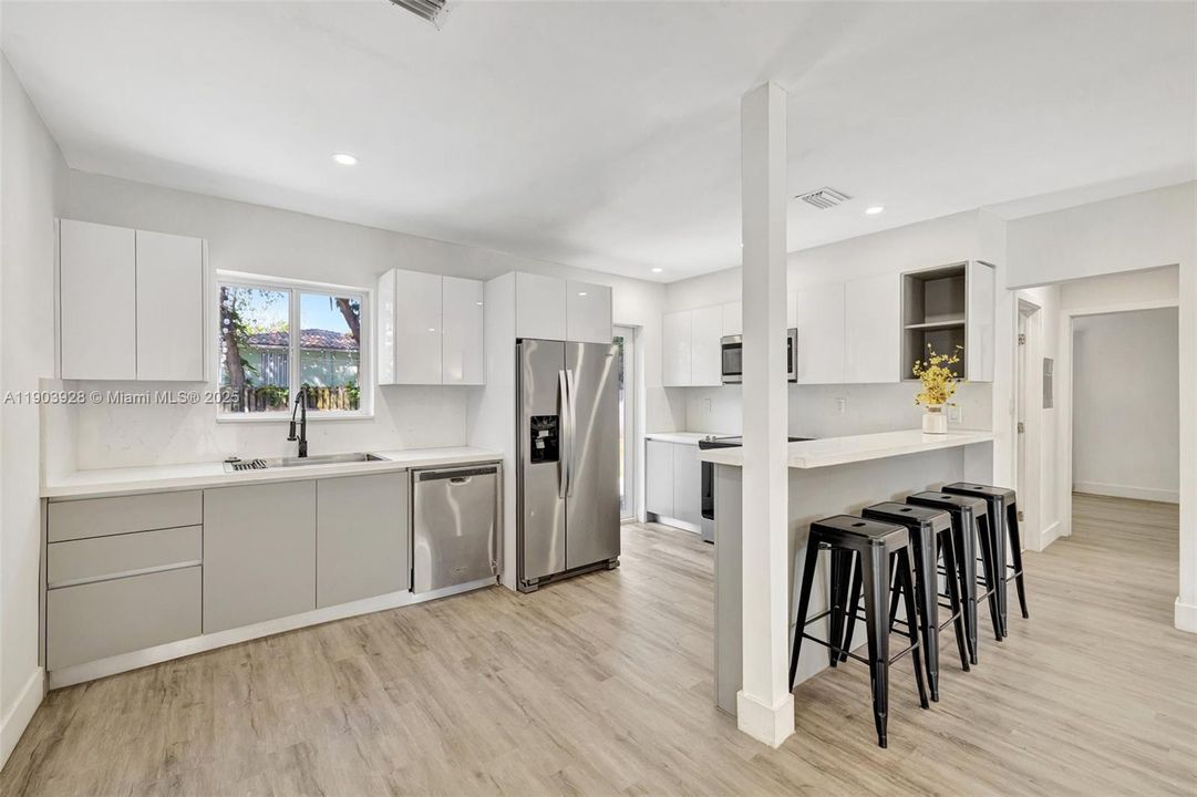 For Rent: $3,450 (3 beds, 2 baths, 1195 Square Feet)