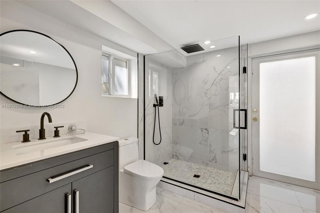 For Rent: $3,450 (3 beds, 2 baths, 1195 Square Feet)