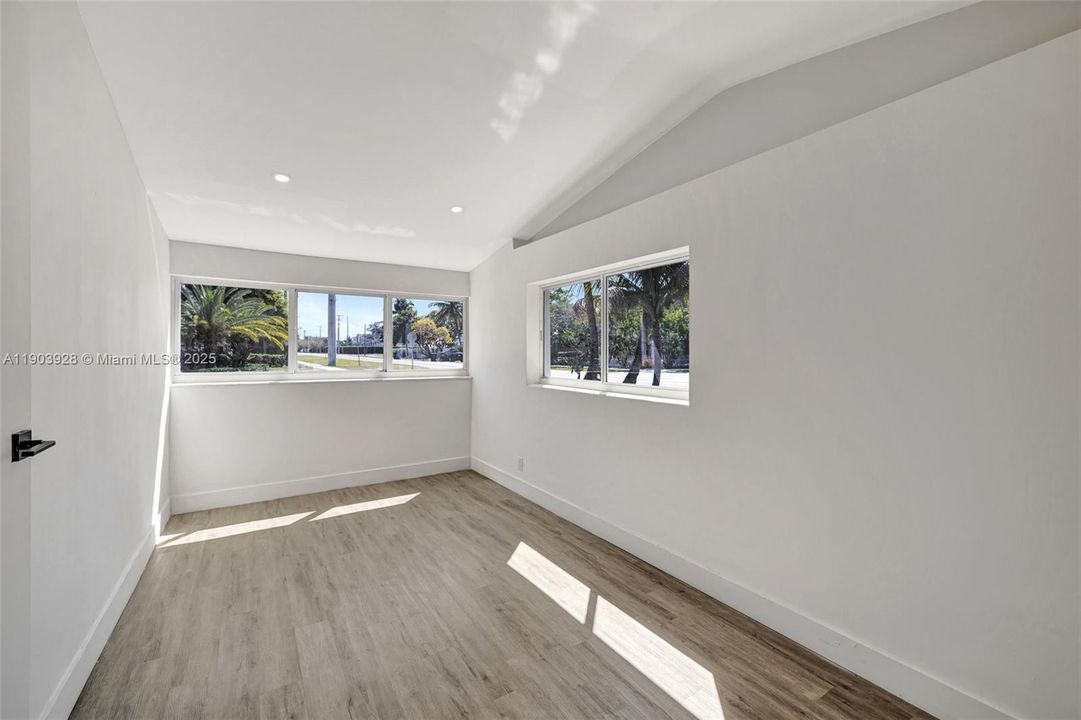 For Rent: $3,450 (3 beds, 2 baths, 1195 Square Feet)