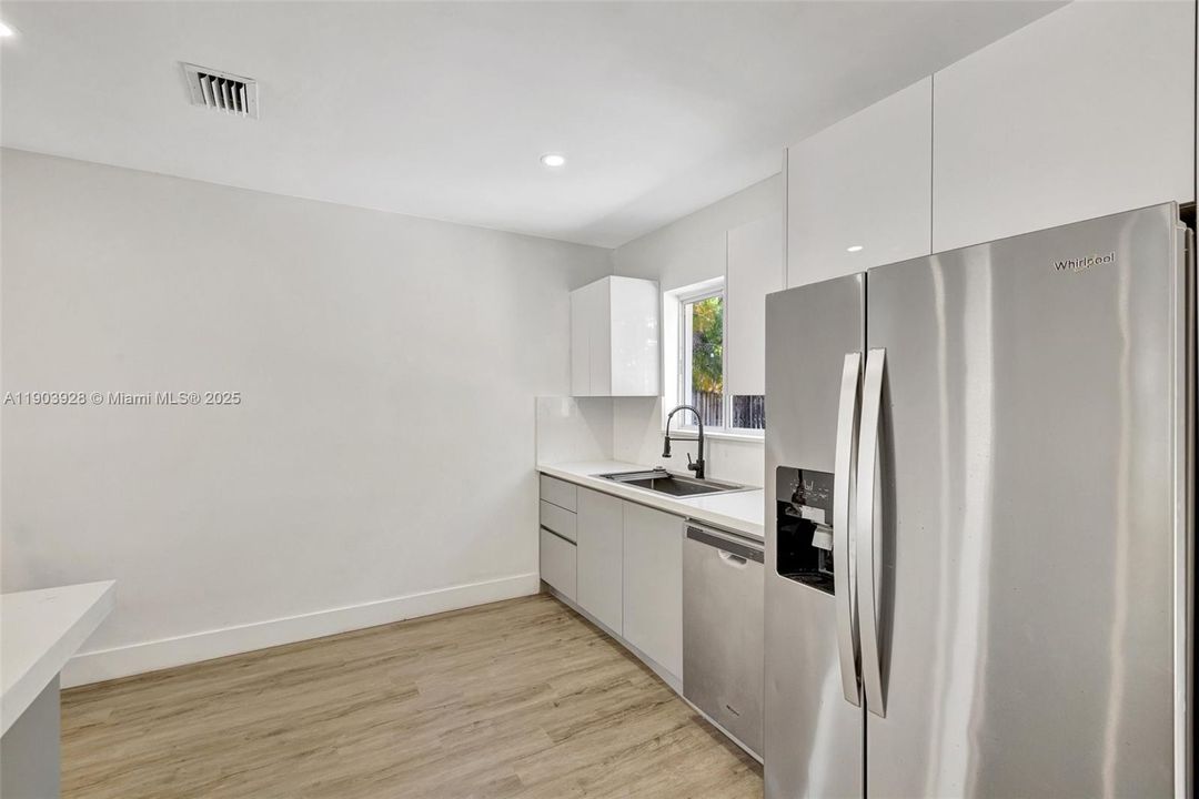 For Rent: $3,450 (3 beds, 2 baths, 1195 Square Feet)