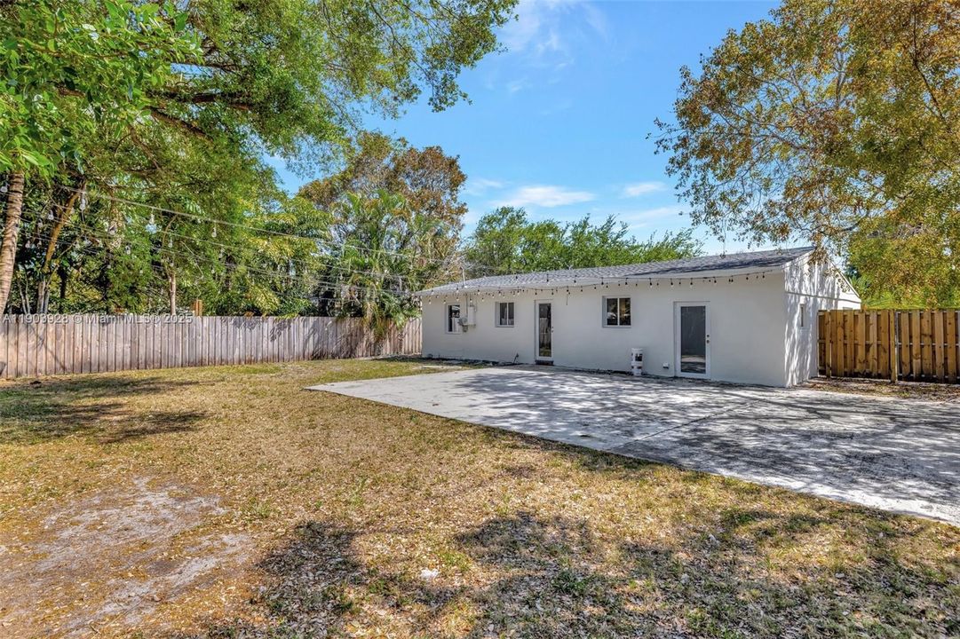 For Rent: $3,450 (3 beds, 2 baths, 1195 Square Feet)