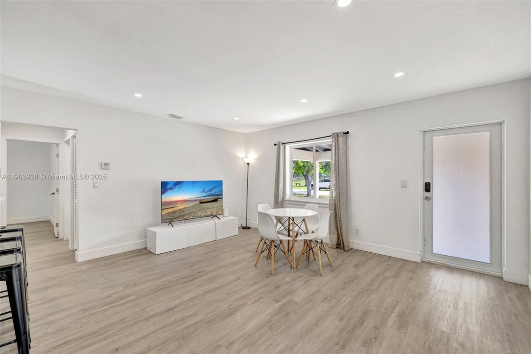 For Rent: $3,450 (3 beds, 2 baths, 1195 Square Feet)