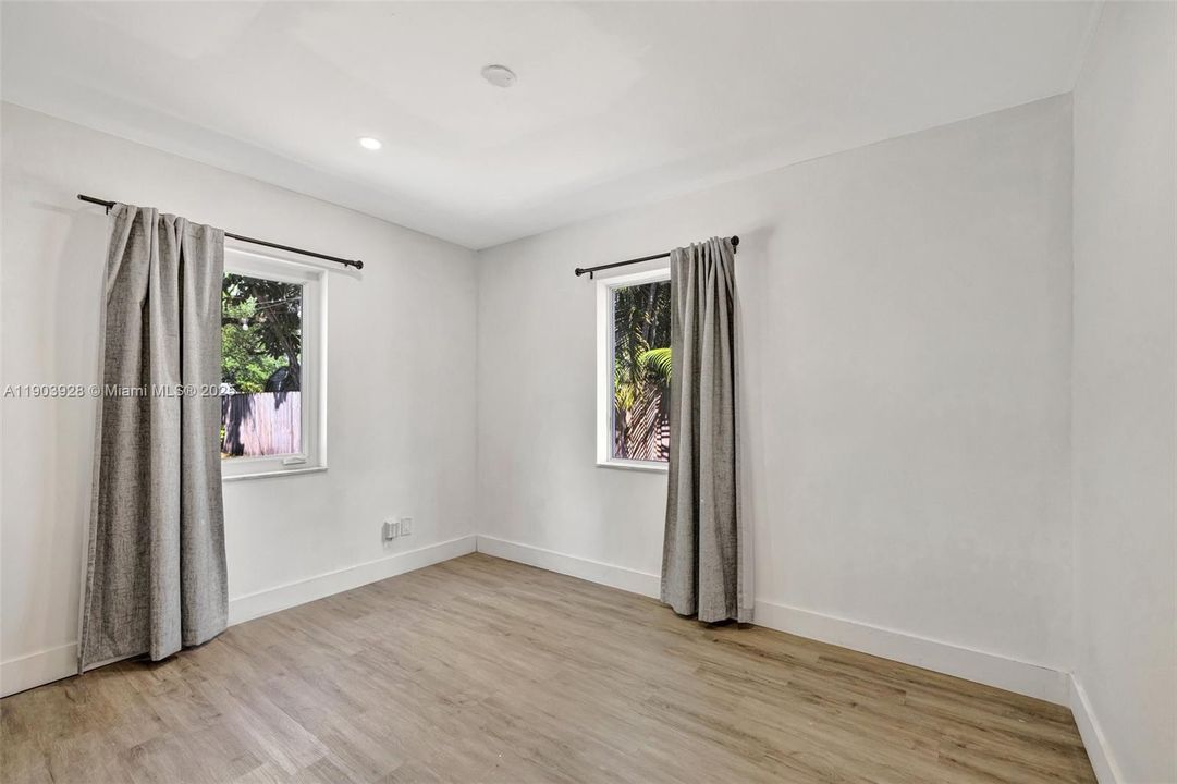 For Rent: $3,450 (3 beds, 2 baths, 1195 Square Feet)