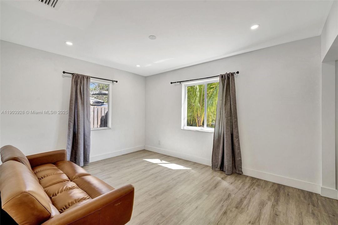 For Rent: $3,450 (3 beds, 2 baths, 1195 Square Feet)