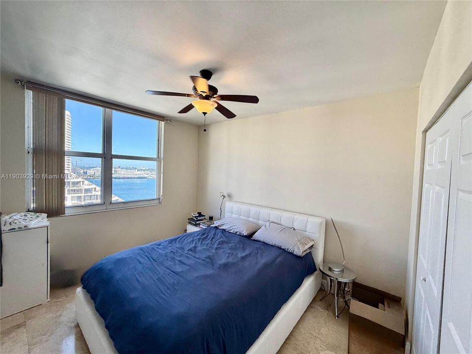 For Sale: $360,000 (1 beds, 1 baths, 708 Square Feet)