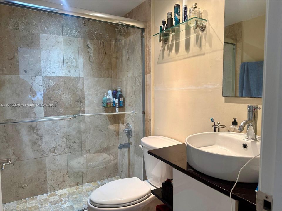 For Sale: $360,000 (1 beds, 1 baths, 708 Square Feet)