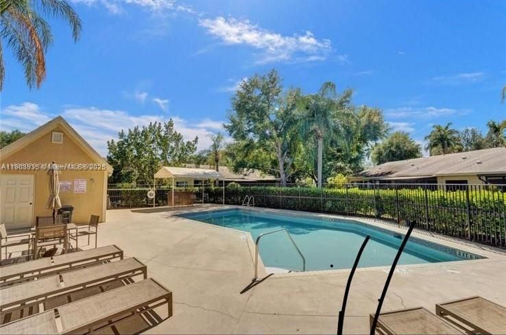 En Venta: $339,900 (2 camas, 2 baños, 935 Pies cuadrados)