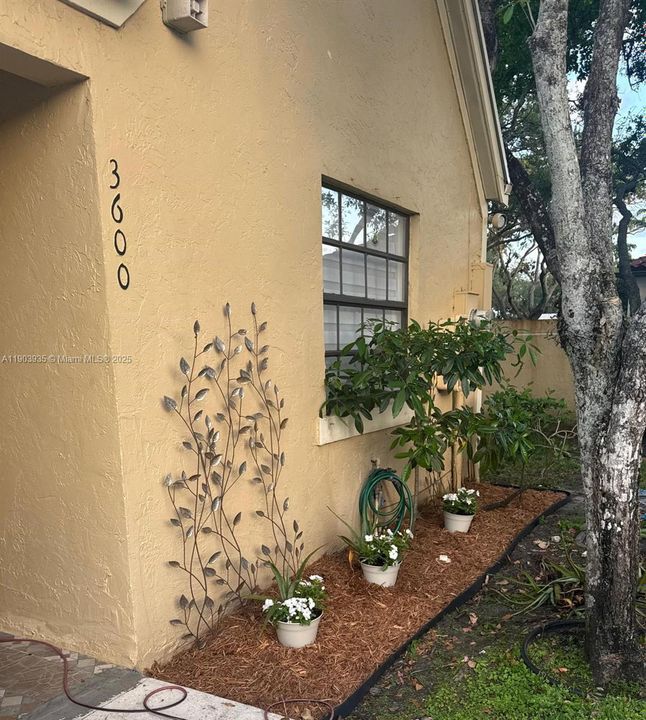 En Venta: $339,900 (2 camas, 2 baños, 935 Pies cuadrados)