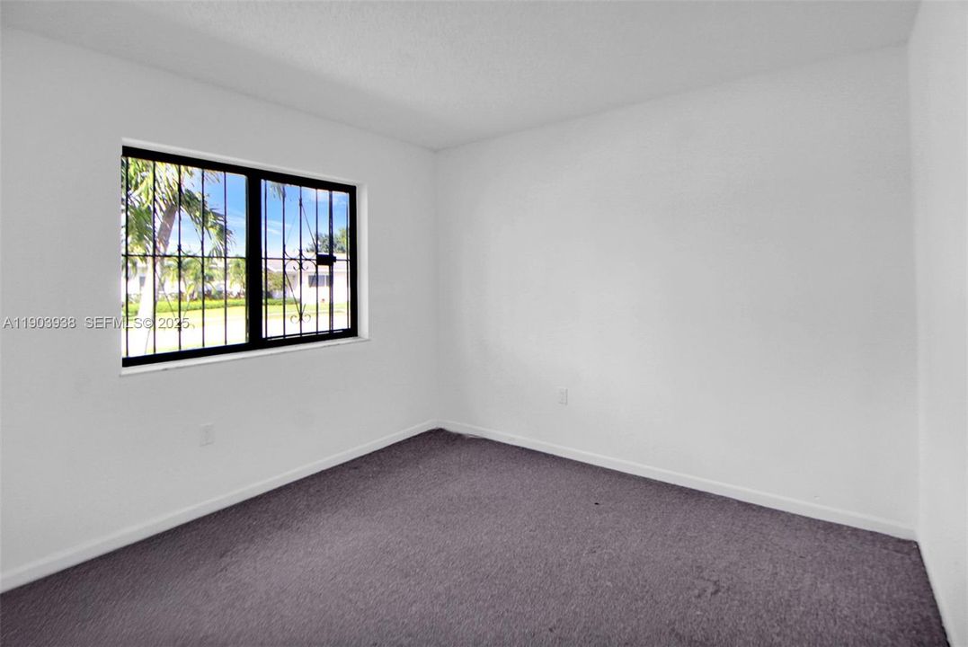 For Sale: $544,900 (3 beds, 2 baths, 1294 Square Feet)