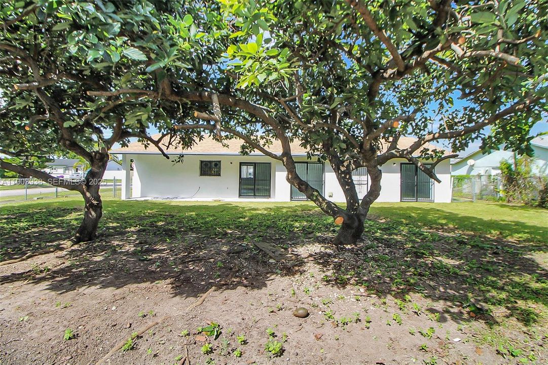 For Sale: $544,900 (3 beds, 2 baths, 1294 Square Feet)