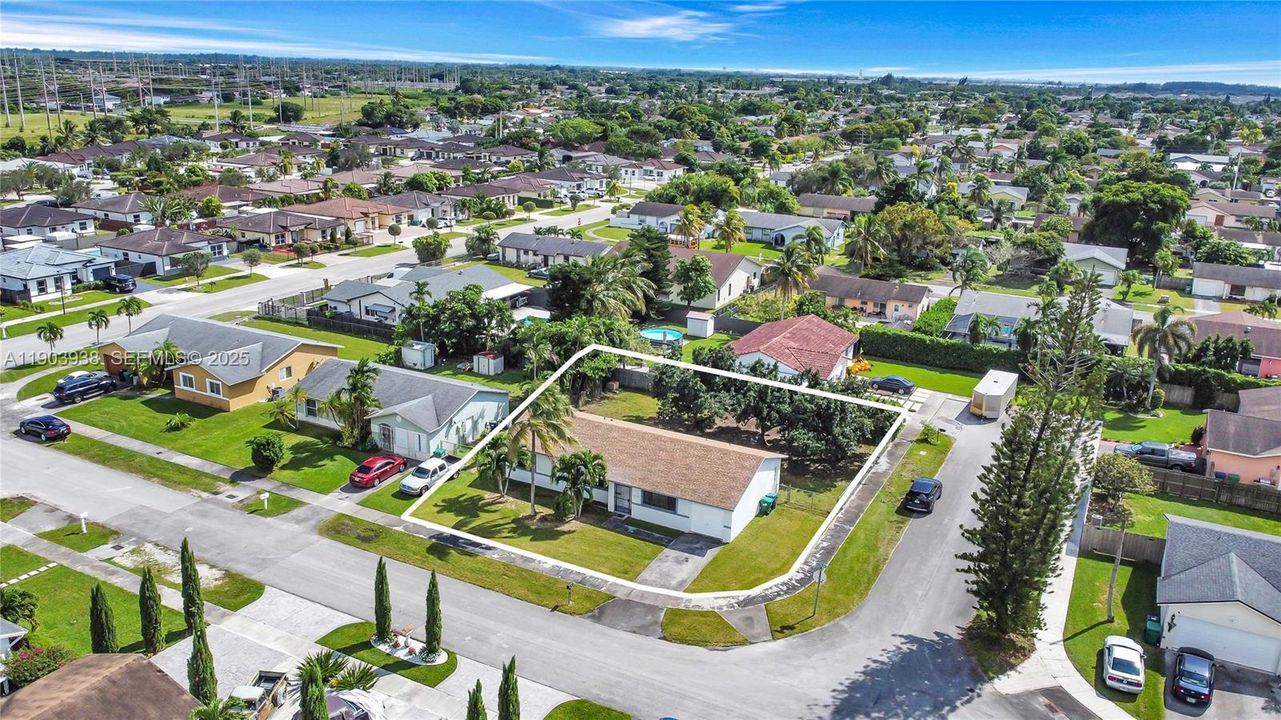 For Sale: $544,900 (3 beds, 2 baths, 1294 Square Feet)