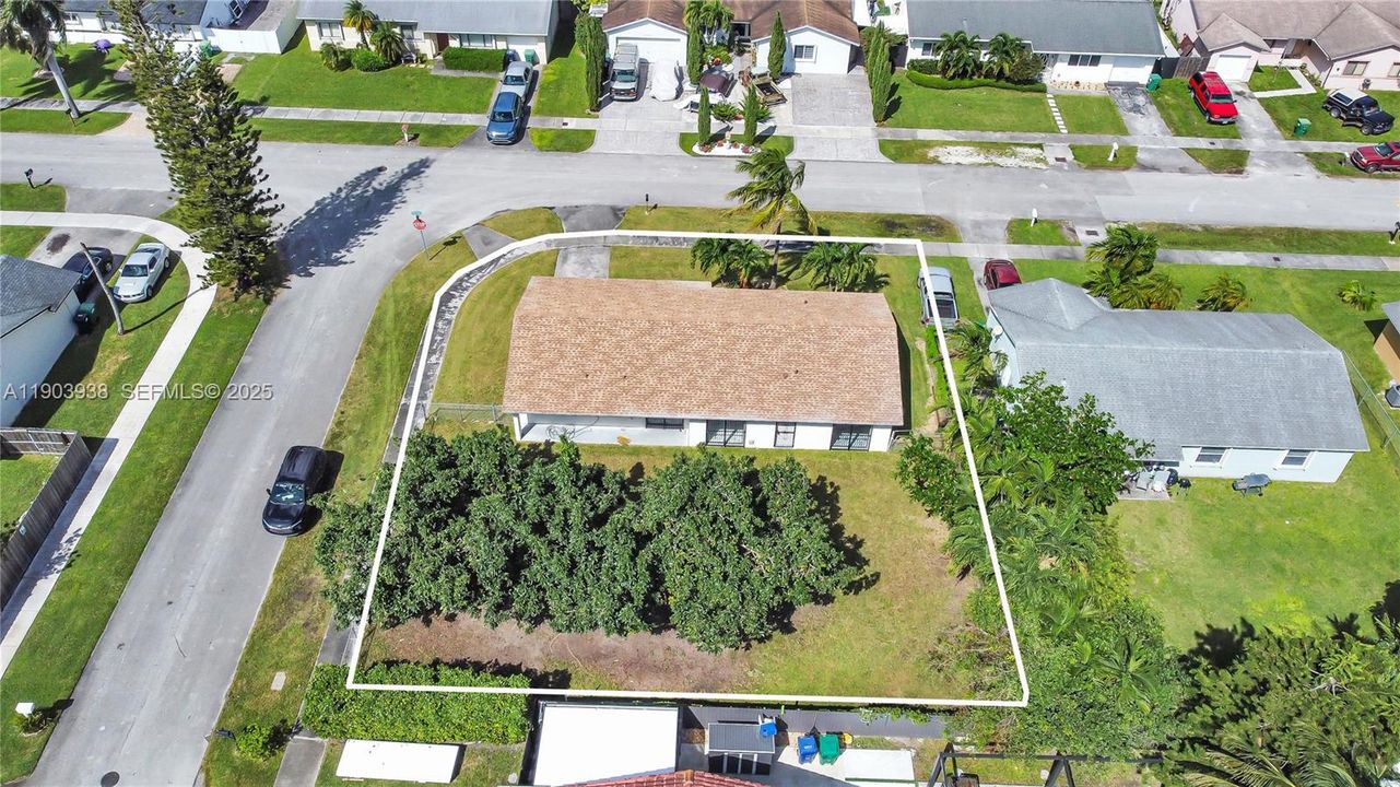 For Sale: $544,900 (3 beds, 2 baths, 1294 Square Feet)