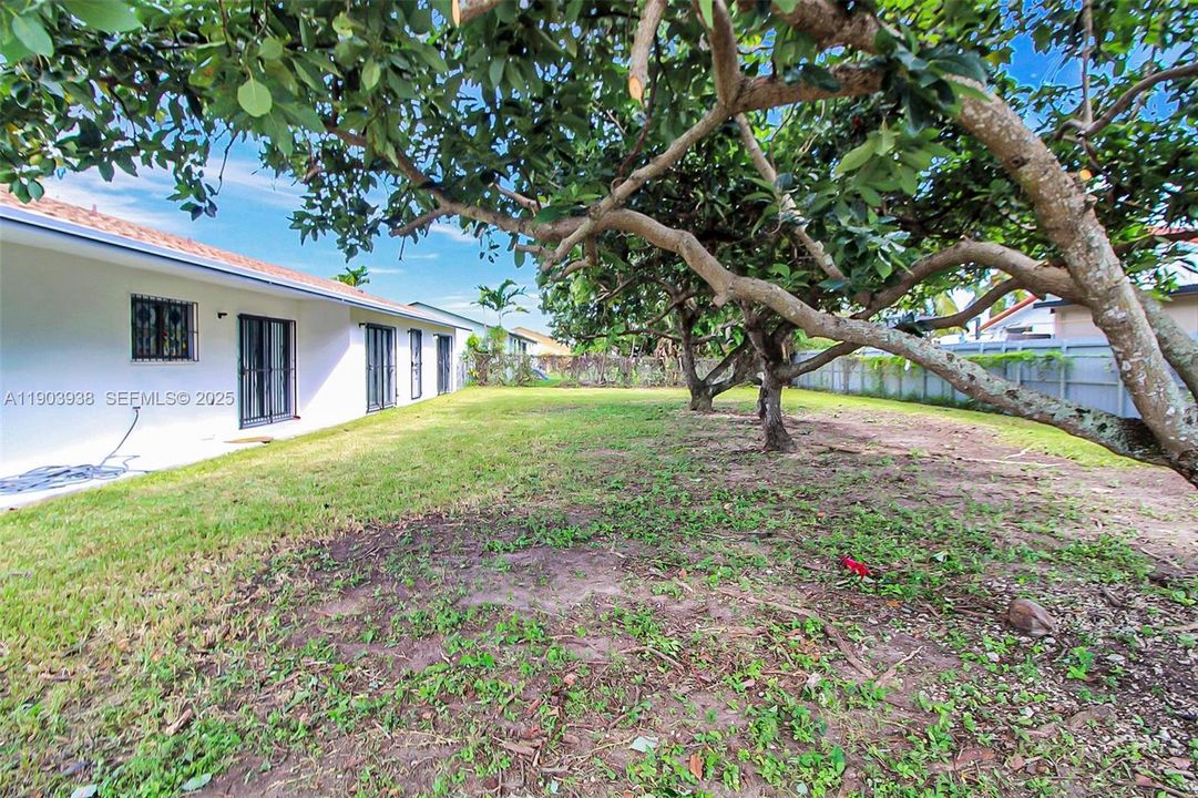 For Sale: $544,900 (3 beds, 2 baths, 1294 Square Feet)