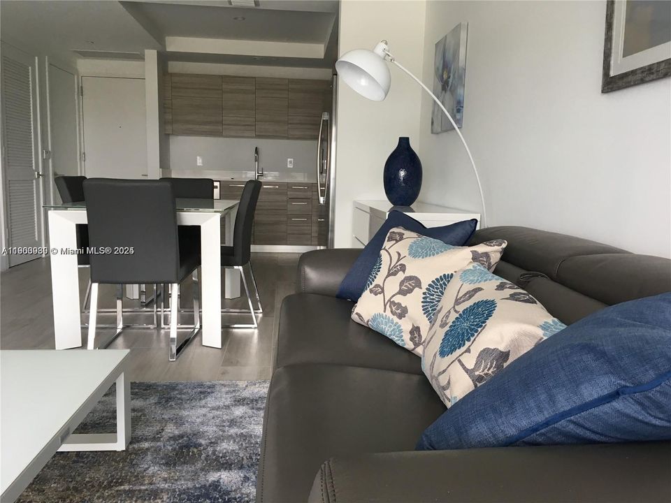 For Rent: $3,500 (1 beds, 1 baths, 712 Square Feet)