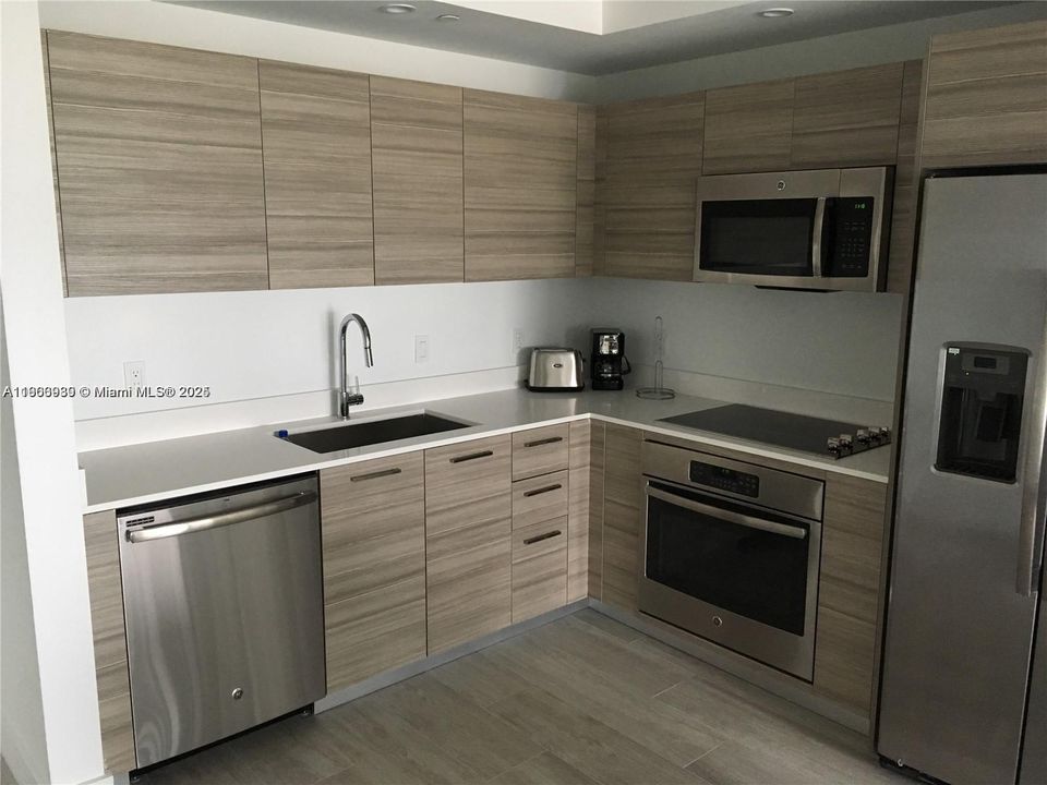 For Rent: $3,500 (1 beds, 1 baths, 712 Square Feet)