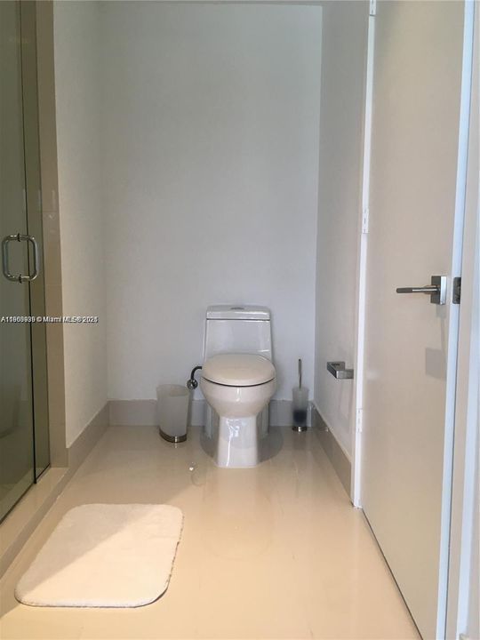 For Rent: $3,500 (1 beds, 1 baths, 712 Square Feet)