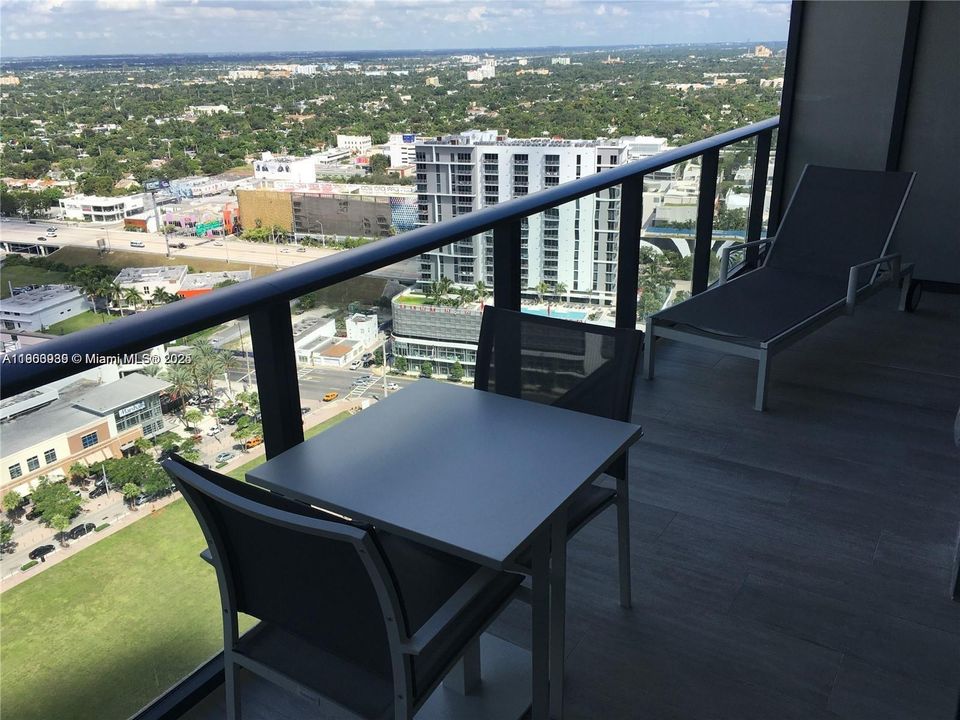 For Rent: $3,500 (1 beds, 1 baths, 712 Square Feet)