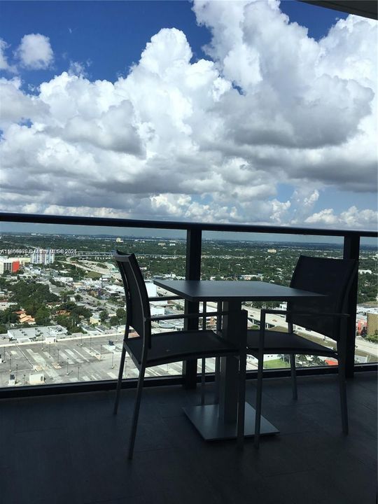 For Rent: $3,500 (1 beds, 1 baths, 712 Square Feet)