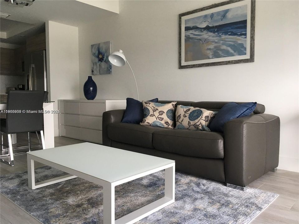 For Rent: $3,500 (1 beds, 1 baths, 712 Square Feet)