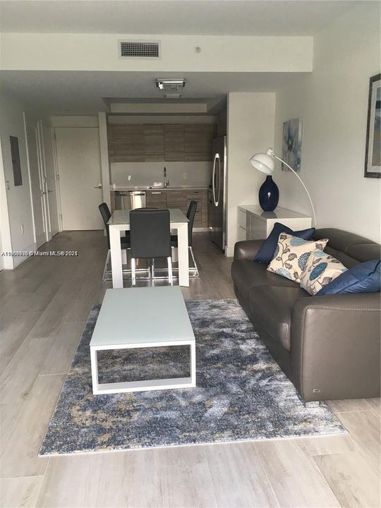 For Rent: $3,500 (1 beds, 1 baths, 712 Square Feet)