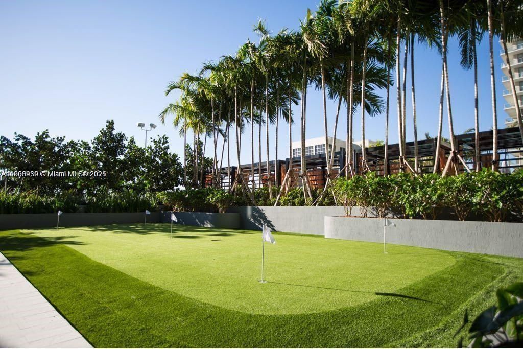 For Rent: $3,500 (1 beds, 1 baths, 712 Square Feet)