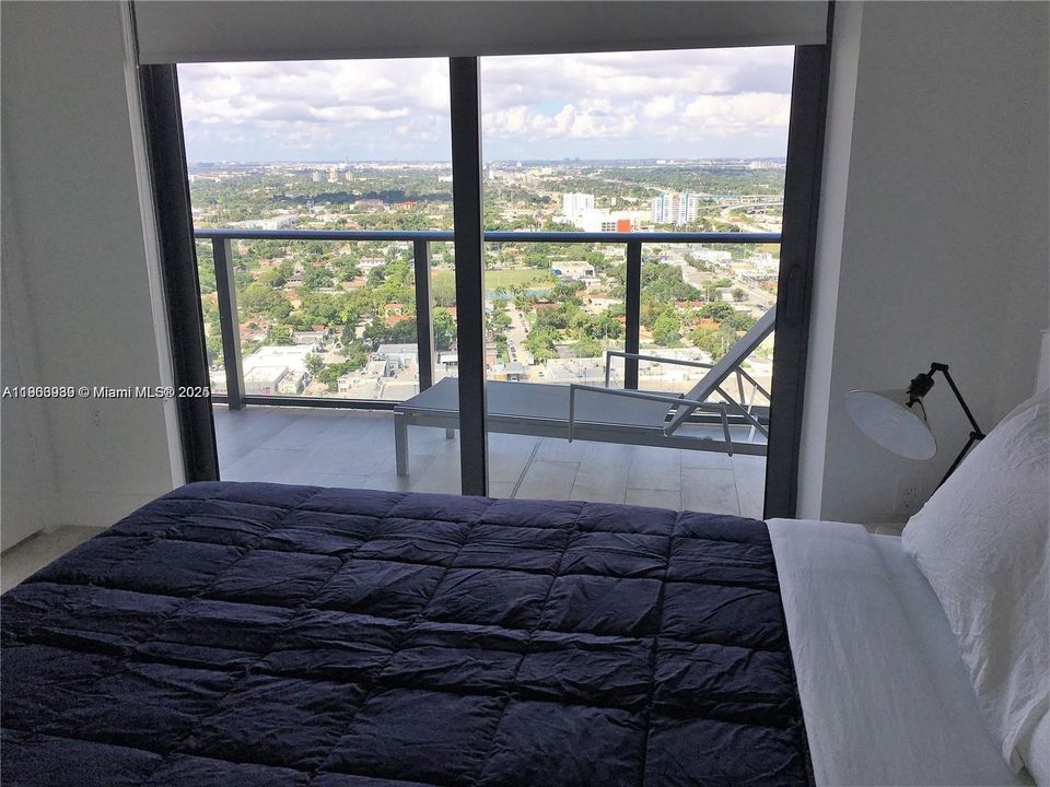 For Rent: $3,500 (1 beds, 1 baths, 712 Square Feet)