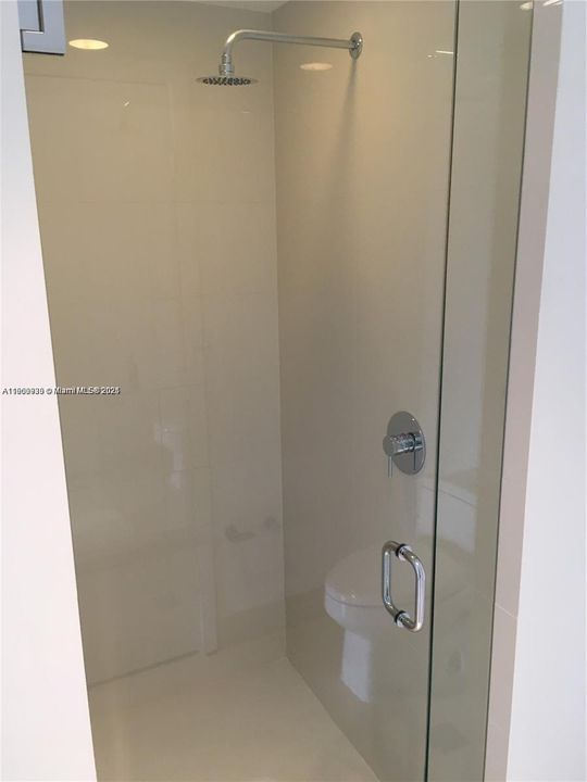 For Rent: $3,500 (1 beds, 1 baths, 712 Square Feet)