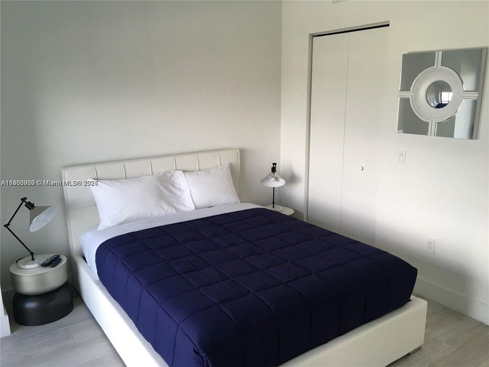 For Rent: $3,500 (1 beds, 1 baths, 712 Square Feet)