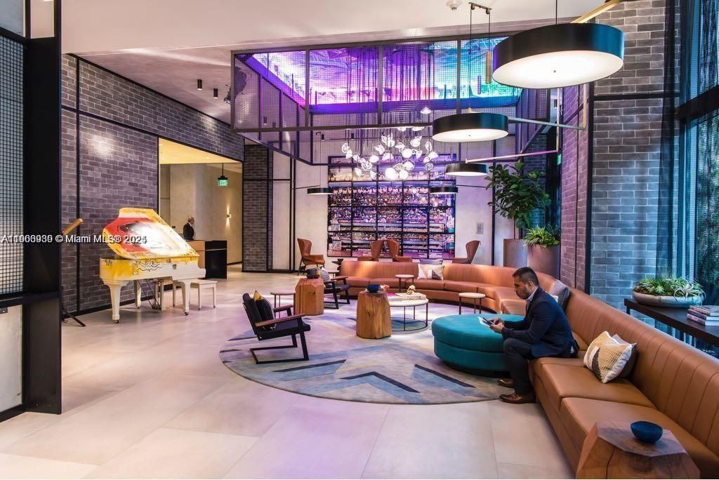 For Rent: $3,500 (1 beds, 1 baths, 712 Square Feet)