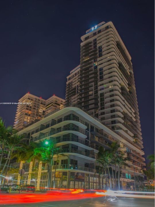 For Rent: $3,500 (1 beds, 1 baths, 712 Square Feet)