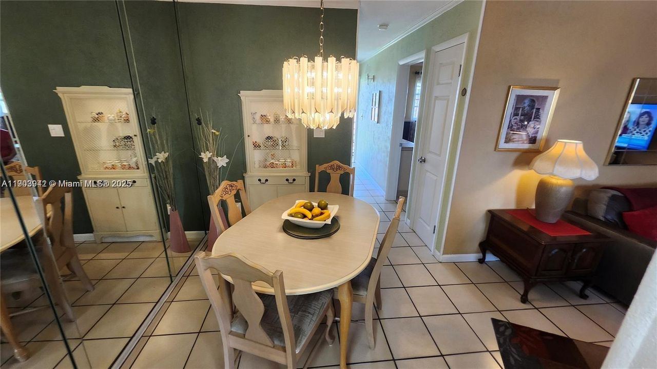 For Sale: $69,900 (1 beds, 1 baths, 688 Square Feet)