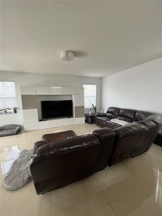 Active With Contract: $5,500 (4 beds, 4 baths, 3053 Square Feet)