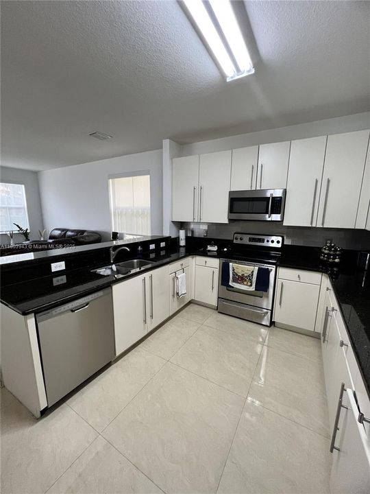 Active With Contract: $5,500 (4 beds, 4 baths, 3053 Square Feet)