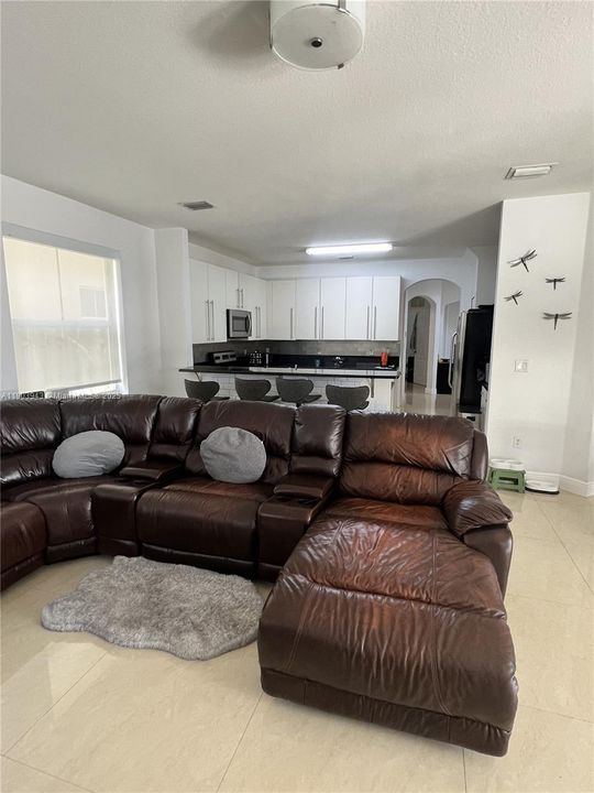 Active With Contract: $5,500 (4 beds, 4 baths, 3053 Square Feet)