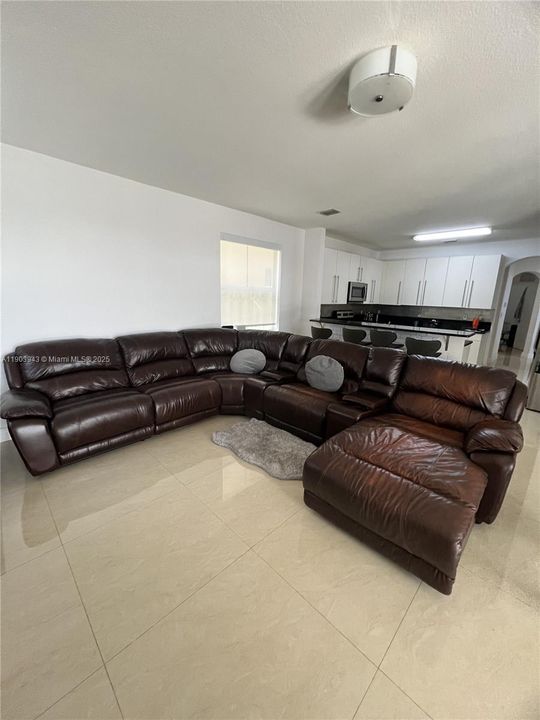 Spacious living room