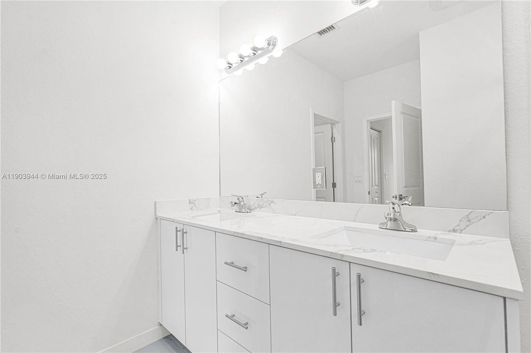 En Renta: $4,540 (5 camas, 4 baños, 0 Pies cuadrados)