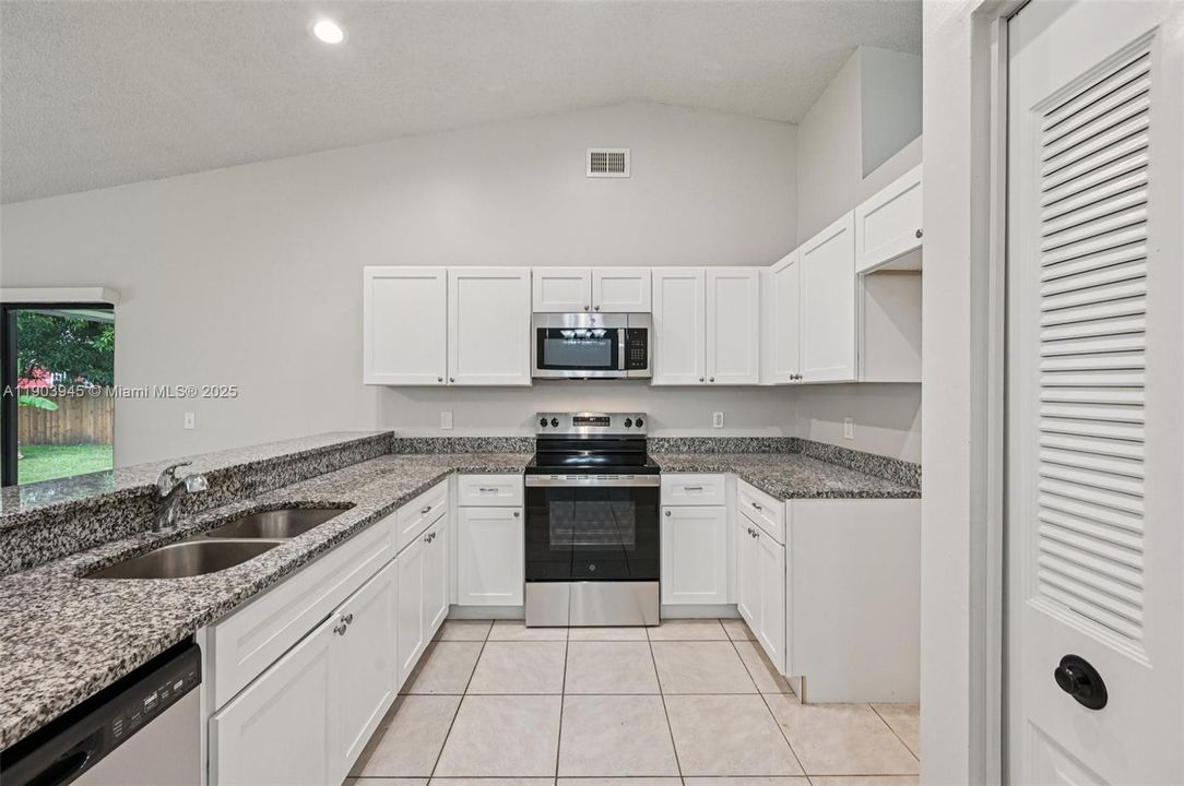 待售: $349,900 (3 贝兹, 2 浴室, 1762 平方英尺)