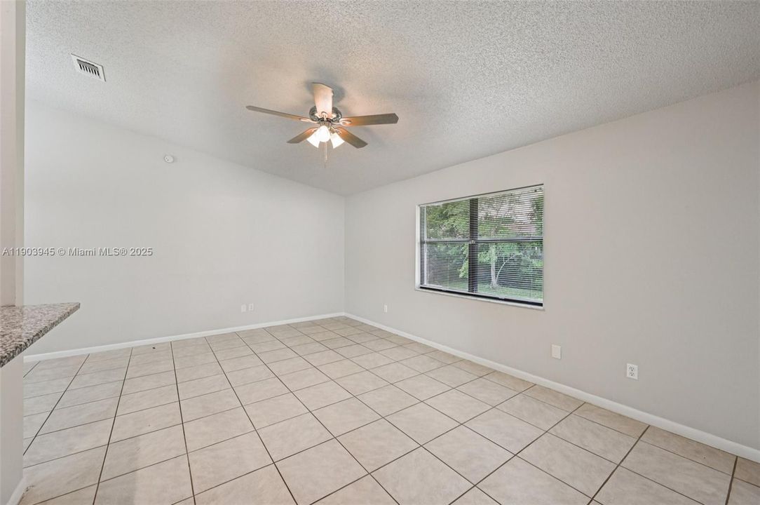 待售: $349,900 (3 贝兹, 2 浴室, 1762 平方英尺)