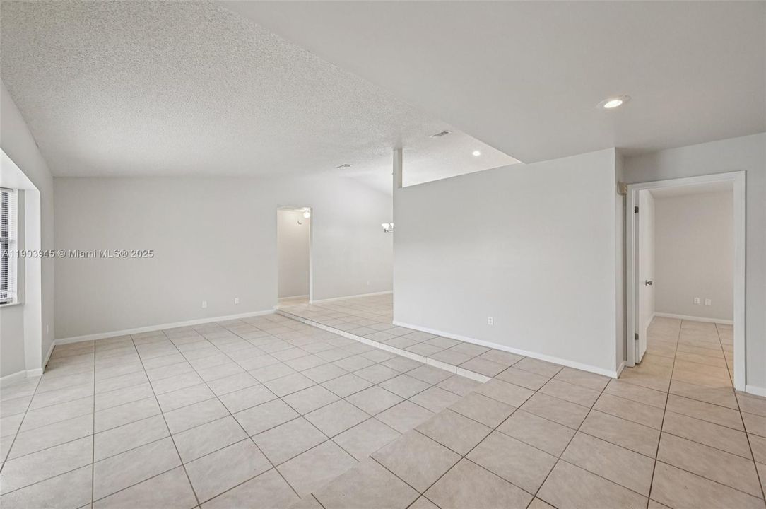 待售: $349,900 (3 贝兹, 2 浴室, 1762 平方英尺)