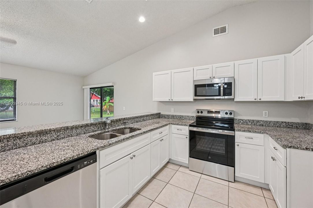 待售: $349,900 (3 贝兹, 2 浴室, 1762 平方英尺)