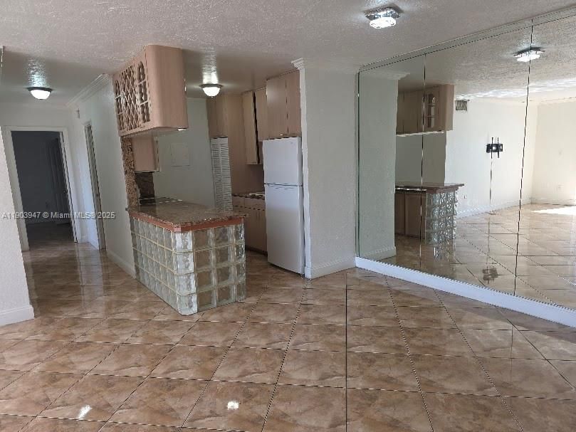 For Rent: $2,100 (2 beds, 2 baths, 852 Square Feet)
