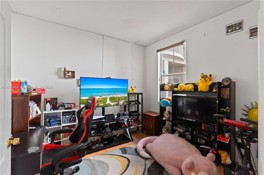 For Sale: $377,000 (3 beds, 2 baths, 1340 Square Feet)