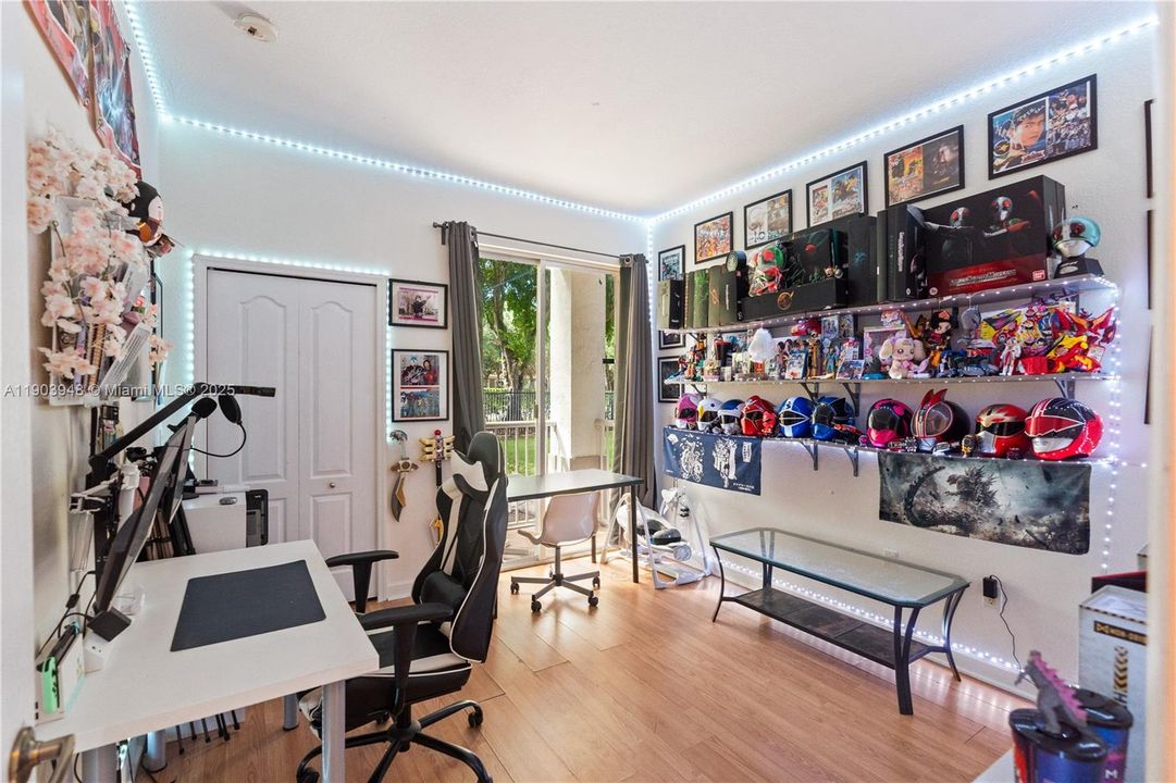 For Sale: $377,000 (3 beds, 2 baths, 1340 Square Feet)