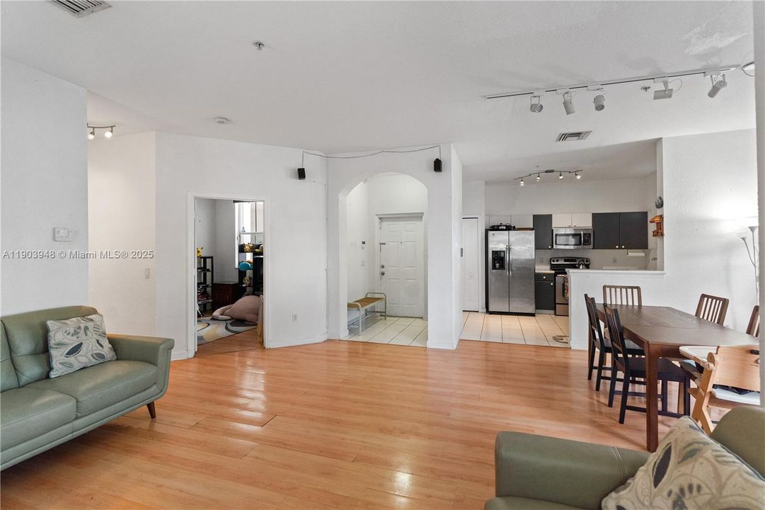 For Sale: $377,000 (3 beds, 2 baths, 1340 Square Feet)