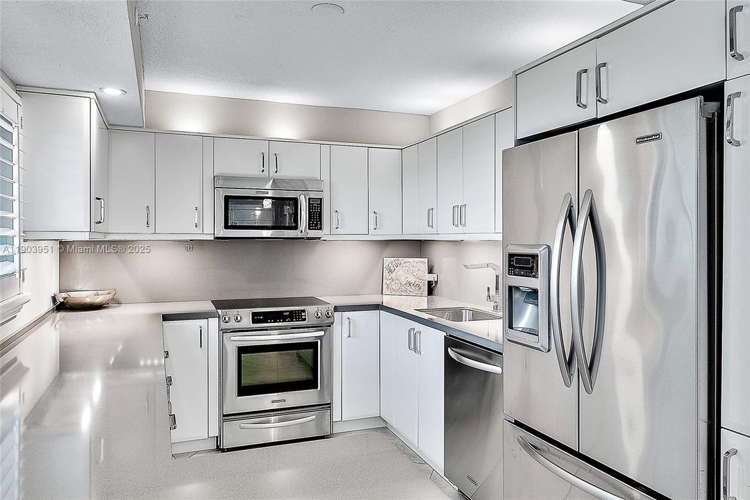 Active With Contract: $650,000 (2 beds, 2 baths, 1170 Square Feet)